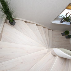 Treppenrenovierung mit Laminat weißer Nussbaum